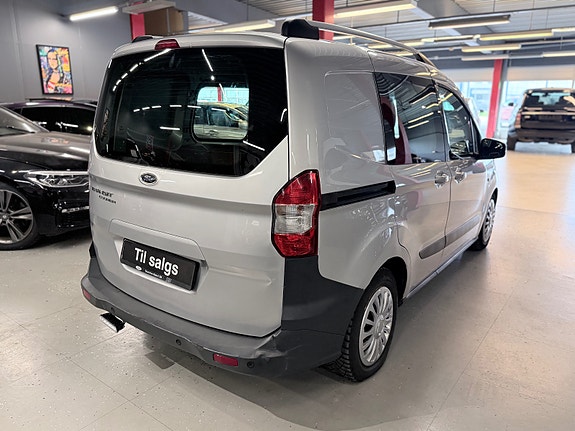 Ford Transit Courier 7 of 29