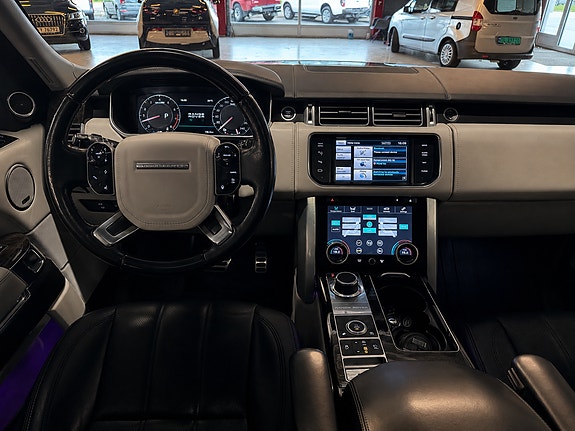 Land Rover Range Rover 30 of 30