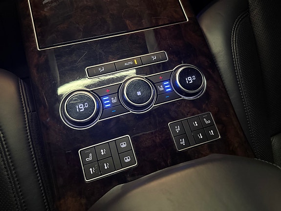 Land Rover Range Rover 29 of 30