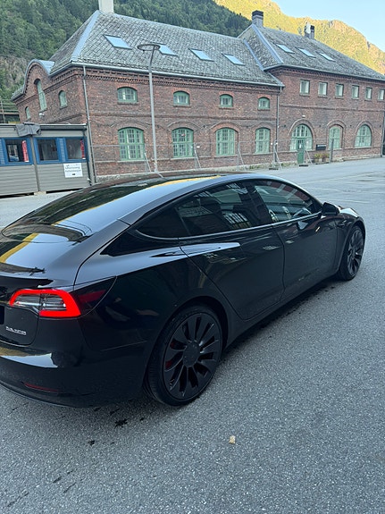 Tesla Model 3 4 of 16