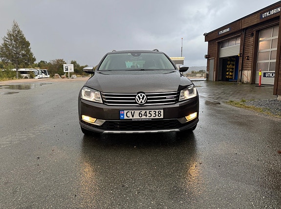 Volkswagen Passat 2 of 15
