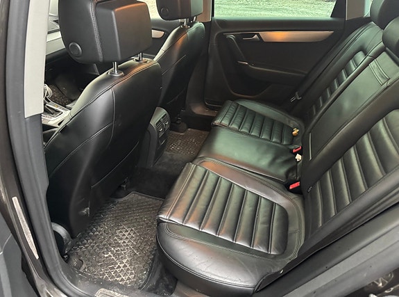 Volkswagen Passat 13 of 15