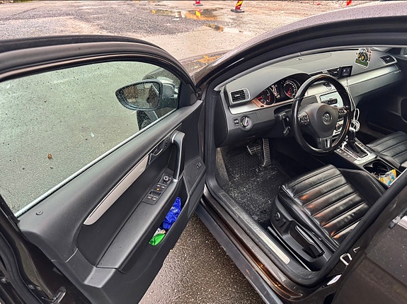 Volkswagen Passat 12 of 15