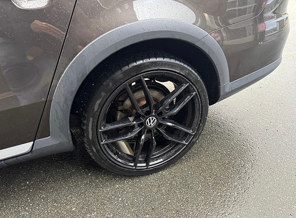 Volkswagen Passat 9 of 15