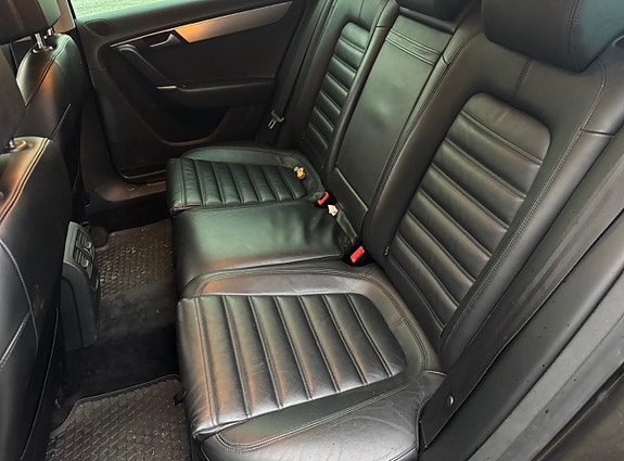 Volkswagen Passat 14 of 15