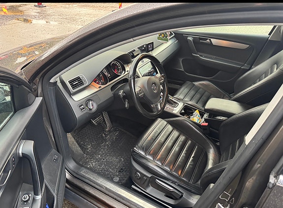 Volkswagen Passat 10 of 15