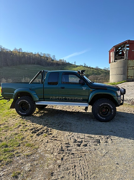 Toyota HiLux 4 of 6
