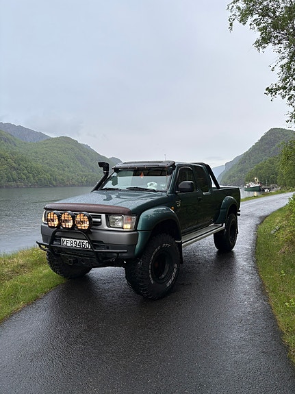 Toyota HiLux 3 of 6
