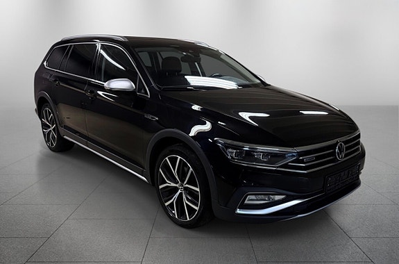 Volkswagen Passat Alltrack 2 of 11