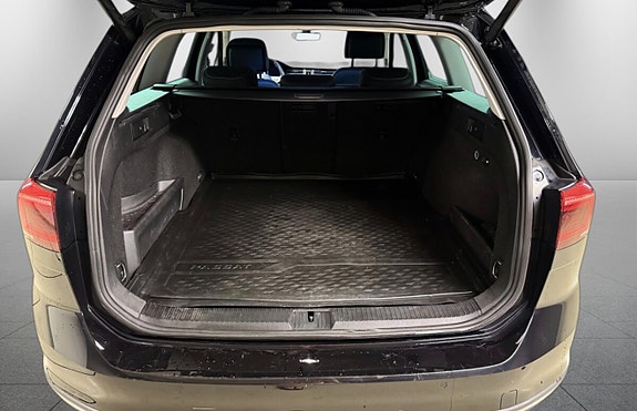 Volkswagen Passat Alltrack 11 of 11