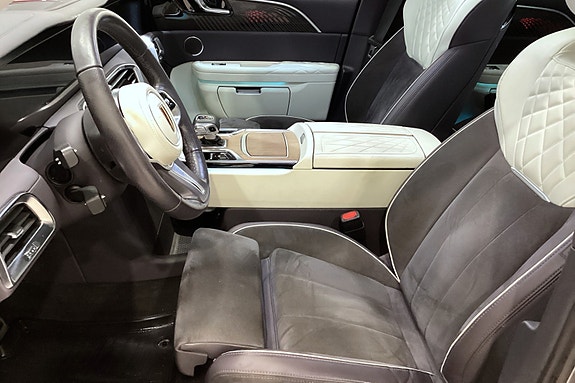 Hongqi E-HS9 8 of 17