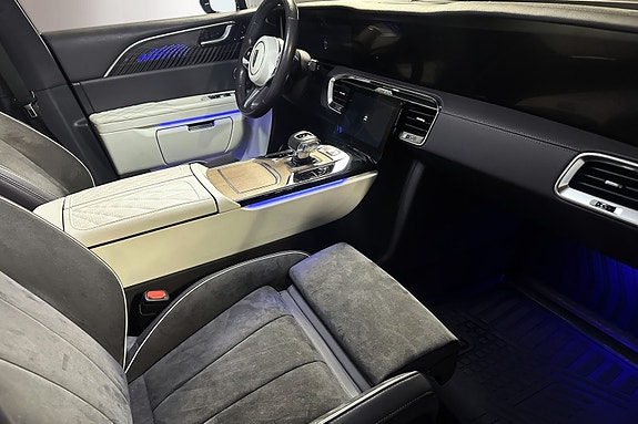 Hongqi E-HS9 11 of 17