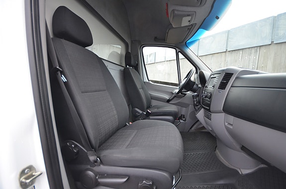 Mercedes-Benz Sprinter 16 of 27