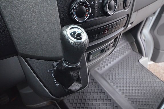 Mercedes-Benz Sprinter 19 of 27