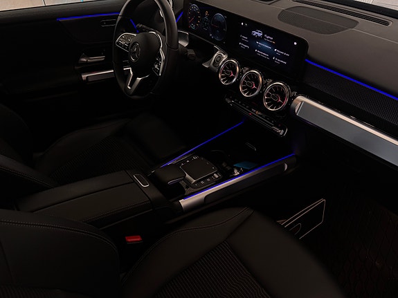 Mercedes-Benz EQB350 19 of 30
