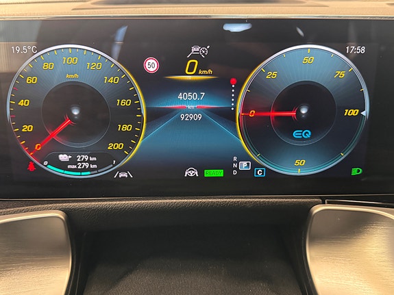 Mercedes-Benz EQB350 30 of 30