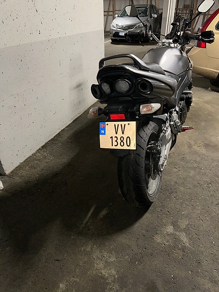 Suzuki GSR 600 4 of 8