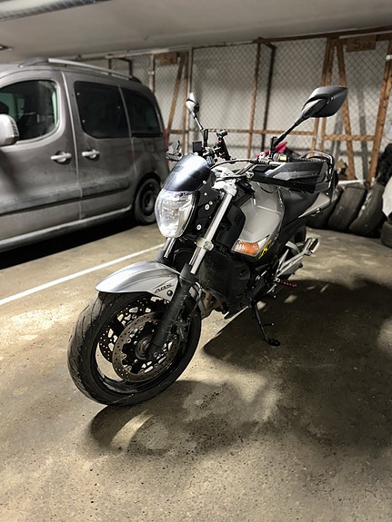 Suzuki GSR 600 8 of 8