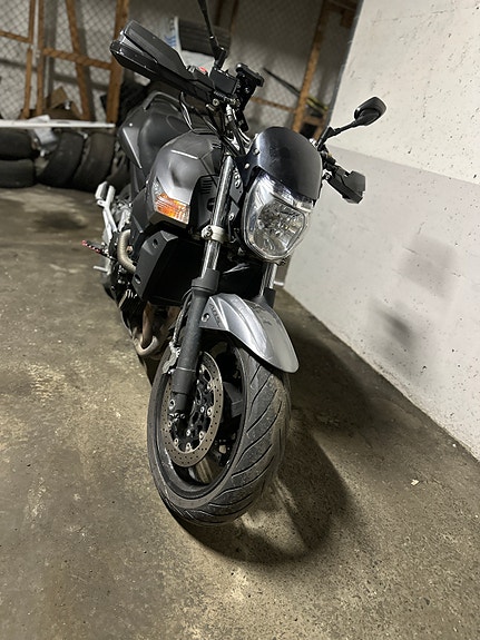Suzuki GSR 600 6 of 8