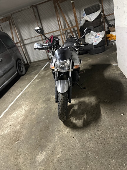 Suzuki GSR 600 7 of 8