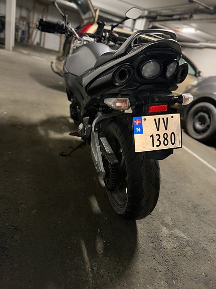 Suzuki GSR 600 3 of 8
