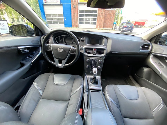 Volvo V40 14 of 30