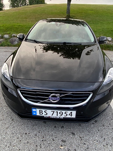 Volvo V40 2 of 30