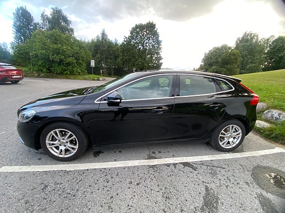 Volvo V40 3 of 30