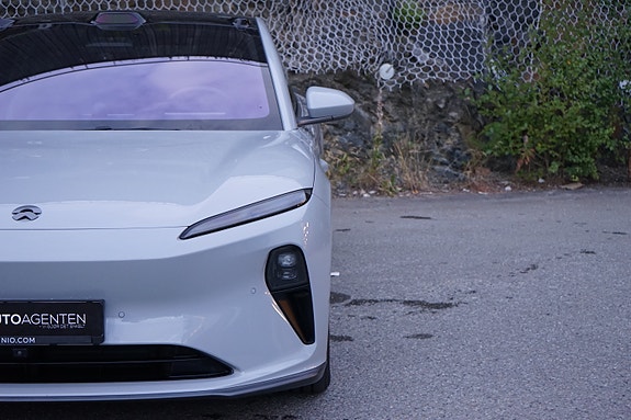 NIO ET5 6 of 30