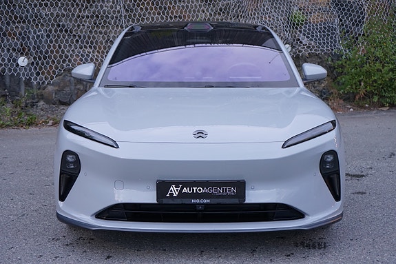 NIO ET5 4 of 30