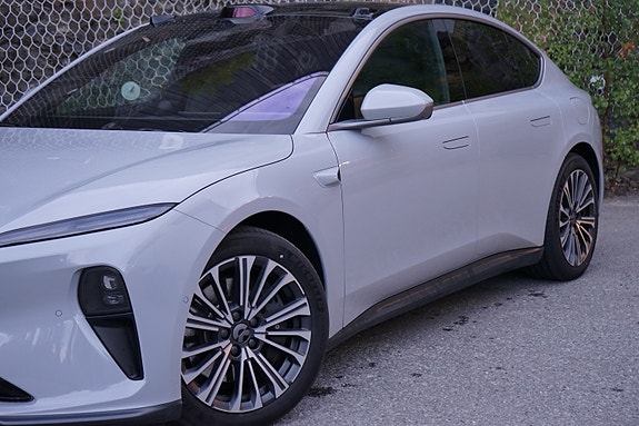 NIO ET5 3 of 30