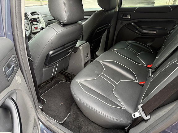 Ford Kuga 8 of 30
