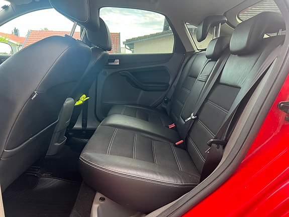 Ford Focus 12 of 13