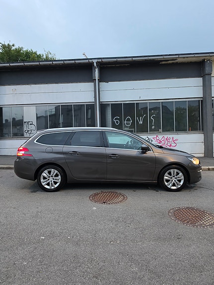 Peugeot 308 SW 4 of 10