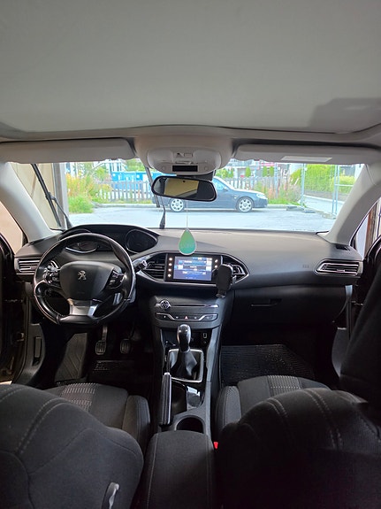 Peugeot 308 SW 7 of 10