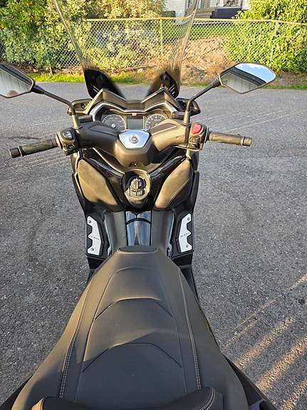 Yamaha X-Max 300 IRON MAX 5 of 8