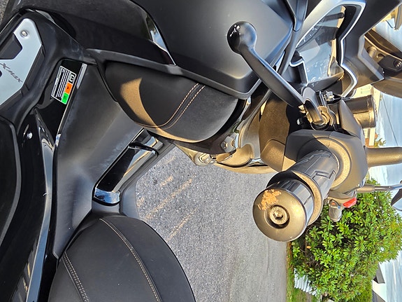 Yamaha X-Max 300 IRON MAX 8 of 8