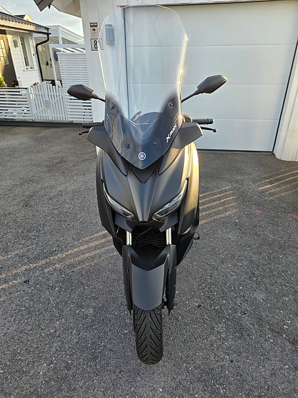 Yamaha X-Max 300 IRON MAX 3 of 8
