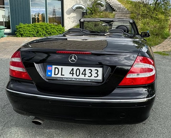 Mercedes-Benz CLK200 3 of 9