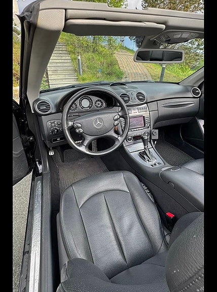 Mercedes-Benz CLK200 4 of 9
