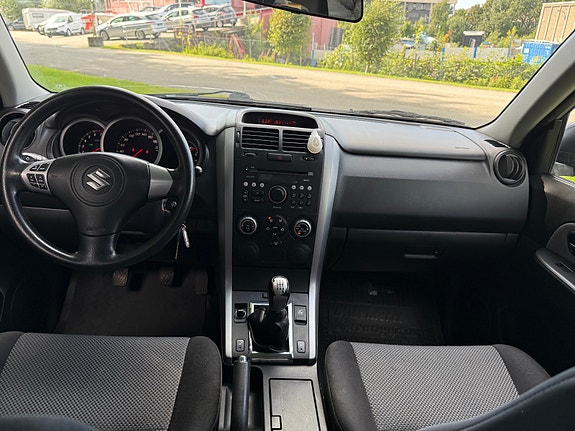 Suzuki Grand Vitara 15 of 19