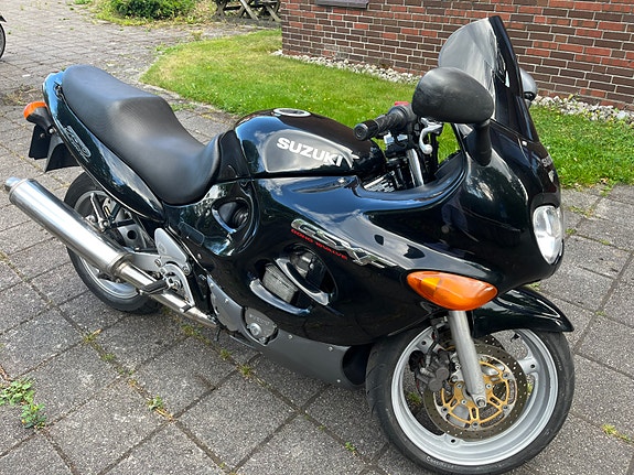 Suzuki GSX 750 F 2 of 10