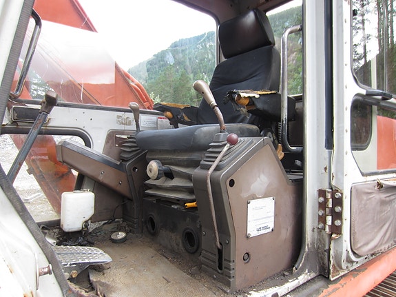 Hitachi EX120 9 of 16