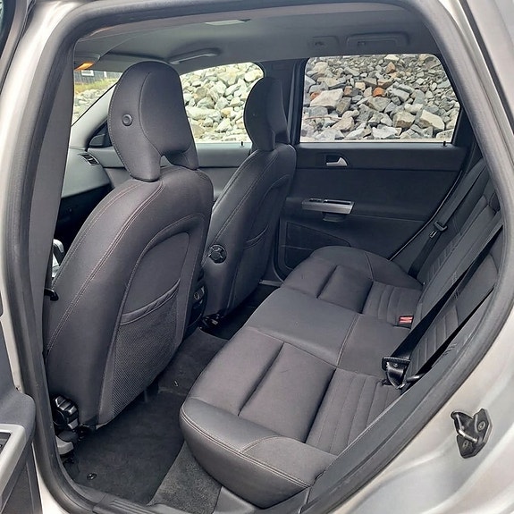 Volvo V50 8 of 20