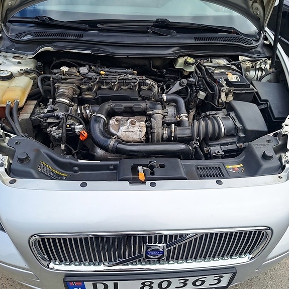 Volvo V50 4 of 20