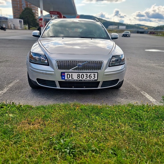 Volvo V50 2 of 20