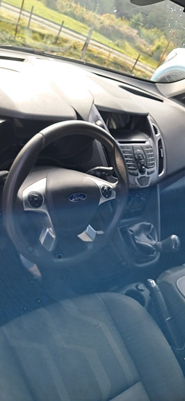 Ford Transit Connect 6 of 8