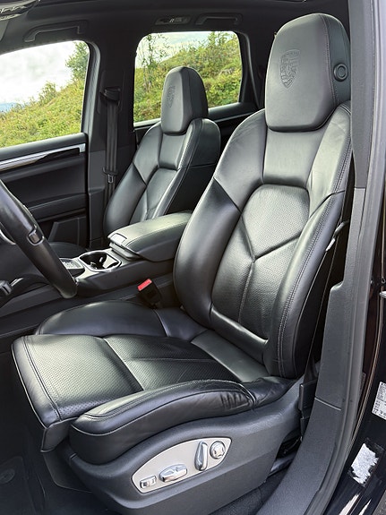 Porsche Cayenne 12 of 30