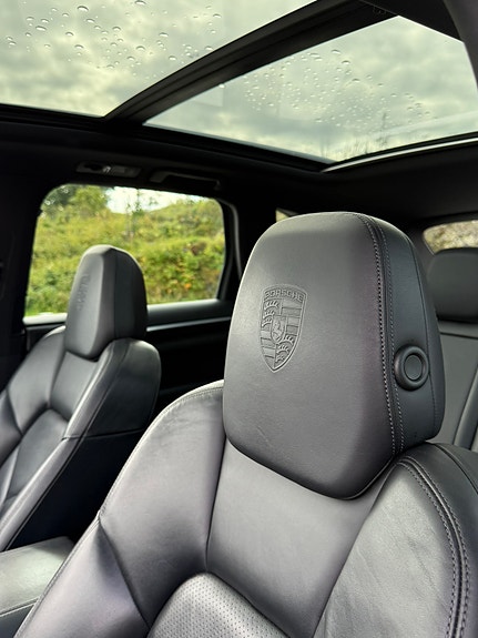 Porsche Cayenne 13 of 30