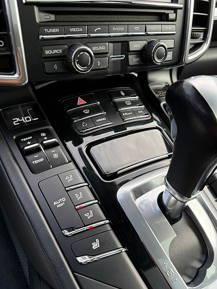 Porsche Cayenne 18 of 30